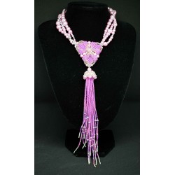 Collier cravate et pompon