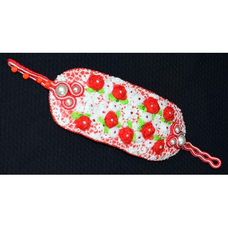 Bracelet en shibori et soutache brodé de roses