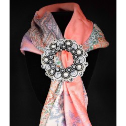 Boucle de foulard en soutache et perle