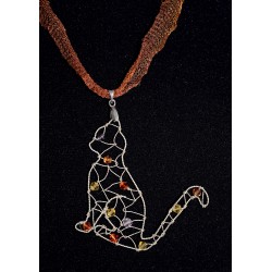 Collier en wire wrapping «chat au ruban»