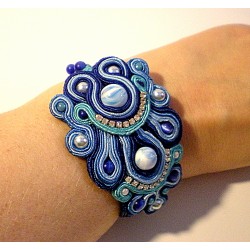 Bracelet en soutache et perles