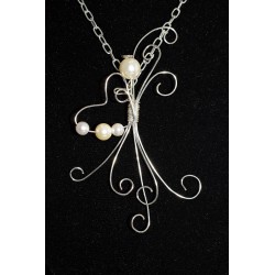 Collier en wire wrapping «ange au coeur»