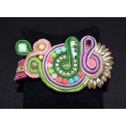 Bracelet en simili daim clouté et soutache