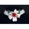 Collier ras du coup hibiscus perlé - chic et sophistiqué
