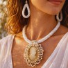 Collier et boucles d'oreille en perles - chic et raffiné