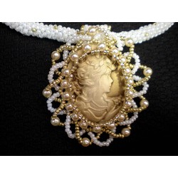 Collier et boucles d'oreille en perles - chic et raffiné