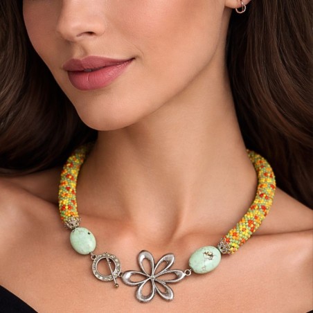 Collier floral perlé raffiné