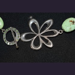 Collier floral perlé raffiné