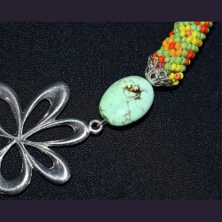 Collier floral perlé raffiné