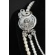 Collier en perles blanches et médaillons de cotés en soutaches
