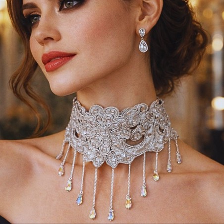 Collier dentelle argentée ras du cou