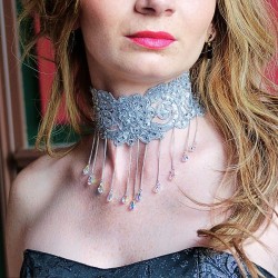 Collier dentelle argentée ras du cou