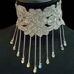 Collier dentelle argentée ras du cou