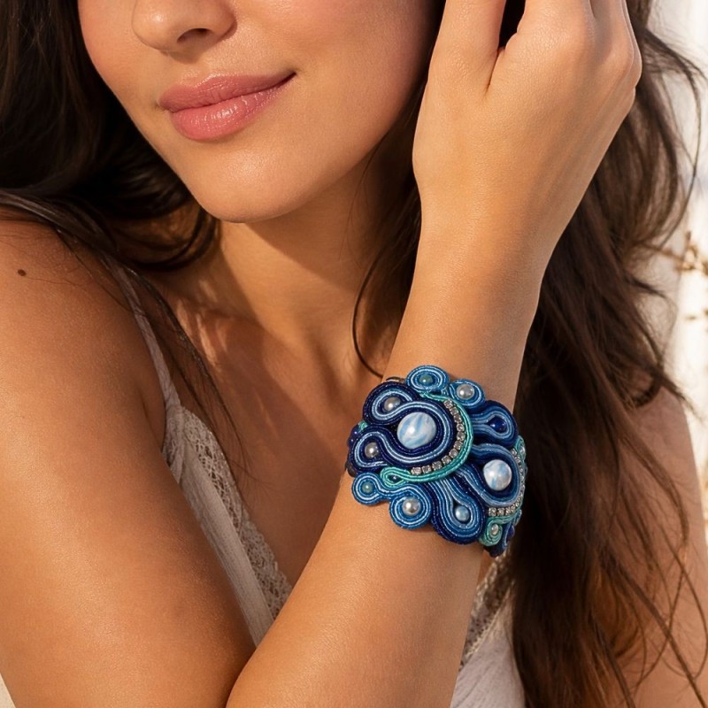 Bracelet perlé en soutache bohème chic bleuté