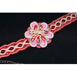 Bracelet floral perlé en soutache bohème chic