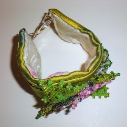 Bracelet perlé en shibori bohème chic