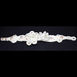 Bracelet floral perlé en soutache bohème chic blanc
