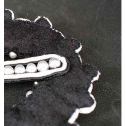 Boucle de foulard en soutache noire et blanche bohème chic