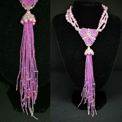 Collier cravate perlé - chic et élégant