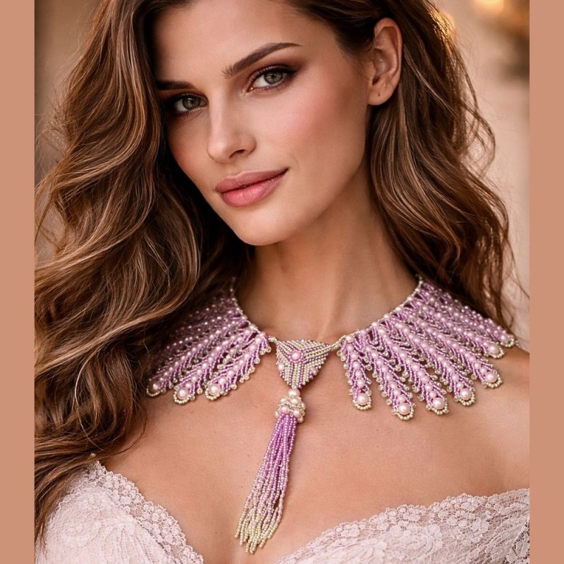 Bijou col cravate perlé - chic et sophistiqué