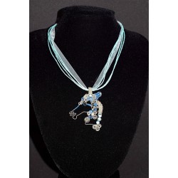 Collier bohème chic cheval bleu en wire wrapping