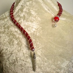 Collier serpenté en perles - chic et raffiné