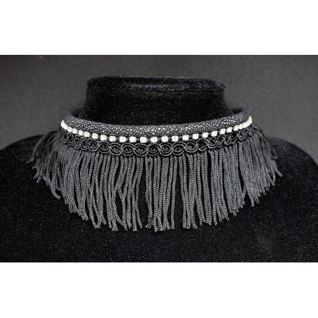 Collier aux galons à frange,gros cordon et strass