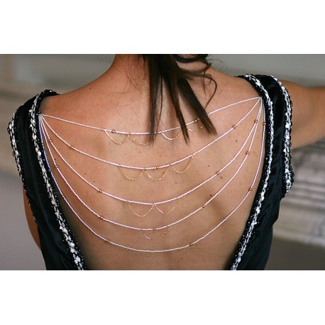 Bijou de dos pour mariée en perle
