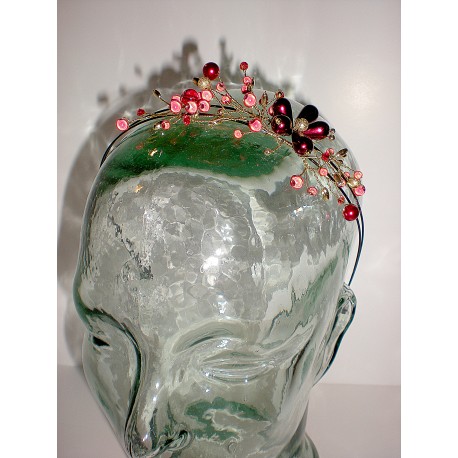 Serre tête en métal noir et ses fleurs en métal doré et perles fines