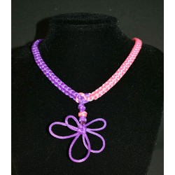 Collier en noeuds chinois