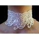 Collier ras du cou en dentelle blanche