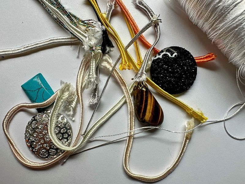 Matériaux pour technique de soutache